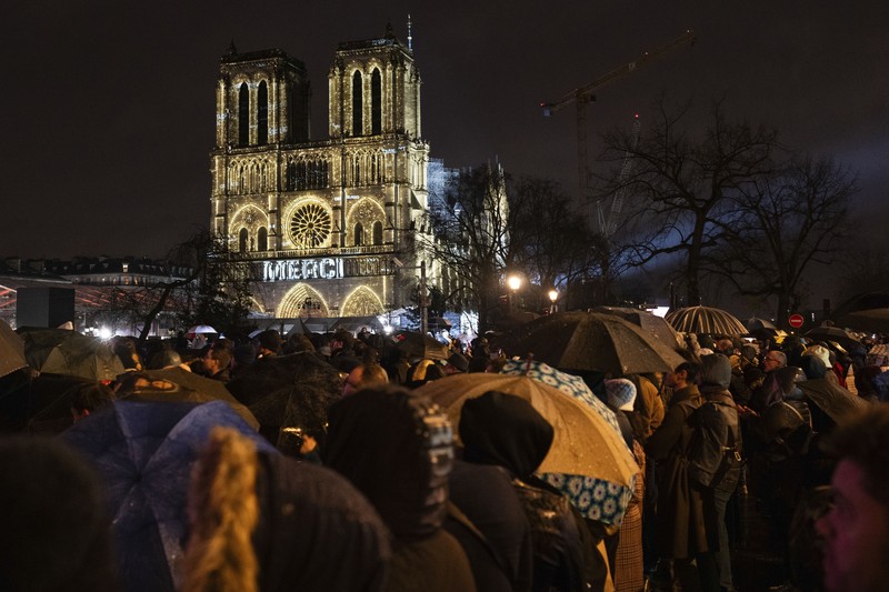 Lima tahun setelah kebakaran dahsyat yang meluluhlantakkan Katedral Notre Dame di Paris, landmark ikonis yang merupakan Situs Warisan Dunia UNESCO 2019 ini kembali dibuka untuk publik. (REUTERS/Christian Hartmann) Lima tahun setelah kebakaran dahsyat yang meluluhlantakkan Katedral Notre Dame di Paris, landmark ikonis yang merupakan Situs Warisan Dunia UNESCO 2019 ini kembali dibuka untuk publik. (REUTERS/Christian Hartmann)