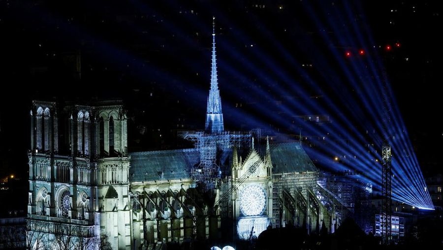 Lima tahun setelah kebakaran dahsyat yang meluluhlantakkan Katedral Notre Dame di Paris, landmark ikonis yang merupakan Situs Warisan Dunia UNESCO 2019 ini kembali dibuka untuk publik. (REUTERS/Christian Hartmann)