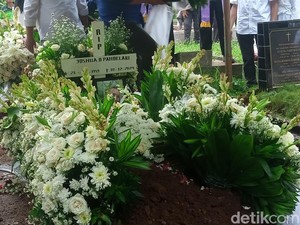 Video: Ketegaran Keluarga Lepas Joshua Pandelaki ke Peristirahatan Terakhir