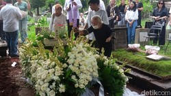 Video: Pemakaman Joshua Pandelaki Berlangsung Khidmat