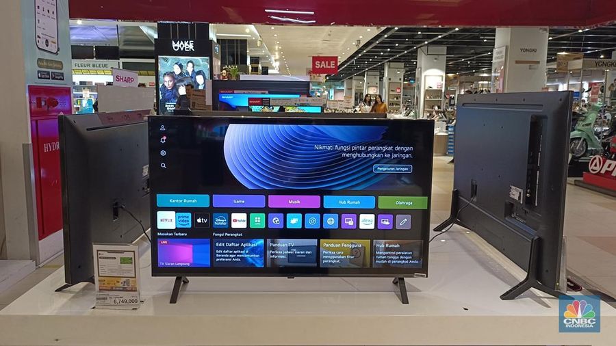 Penjualan TV LED di Transmart (²©²ÊÍøÕ¾/Martyasari Rizky)