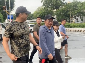 Video Pramono dan Putrinya Jogging Sembari Sapa Warga di CFD Senayan