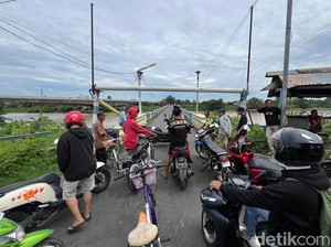 Tiang Penyangga Retak-Miring, Jembatan Pagerluyung Mojokerto Ditutup