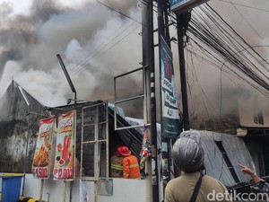 Kebakaran Toko Perabot di Depok Sleman Padam Setelah Hampir 6 Jam