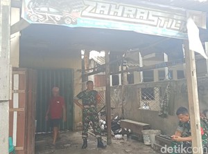 Kios Stiker di Palembang Hangus Terbakar gegara HP Meledak Saat Isi Daya