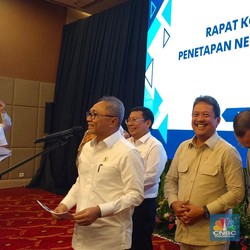 Mantap Jiwa! Zulhas Pastikan Tak Ada Impor Beras-Gula di 2025