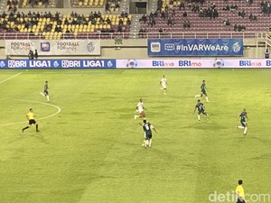 PSS Sleman Imbangi Persib Bandung 1-1 di Babak Pertama
