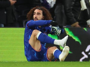 Marc Cucurella Kepeleset, Sepatunya Dibuang ke Tong Sampah!