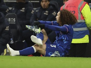 Ditanya Kans Juara Chelsea, Maresca Bawa-bawa Momen Cucurella Kepeleset