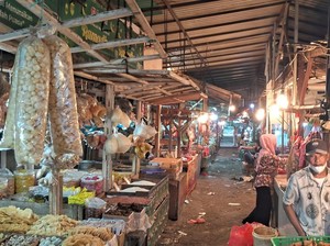 Pengunjung Pasar Tradisional Makin Sepi Sejak Pandemi COVID-19