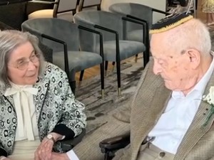 Kakek-Nenek Ini Jadi Pengantin Tertua di Dunia, Total Usianya 202 Tahun!
