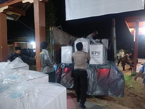Pergeseran Logistik Pilkada di Polsek Long Kali Paser Berjalan Lancar