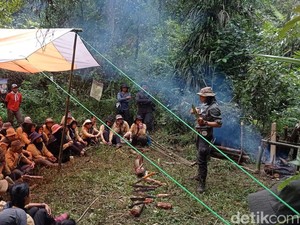 Kala 75 Perempuan Berlatih Bertahan Hidup di Hutan Cakrabuana Tasik
