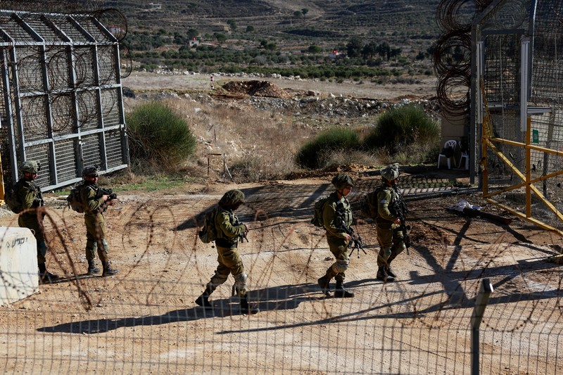 SYRIA-SECURITY/ISRAEL Tentara Israel berkumpul di dekat garis gencatan senjata antara Suriah dan Dataran Tinggi Golan yang diduduki Israel, 9 Desember 2024. REUTERS/Ammar Awad