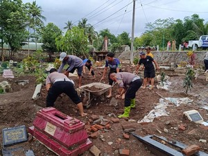 20 Jenazah Hanyut Dampak Banjir Bandang Blitar, Tersisa Kain Kafan