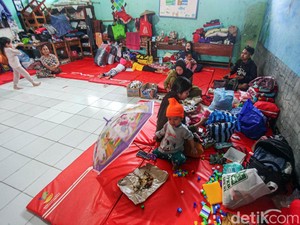 Tolong! Bantuan Logistik untuk Korban Bencana di Sukabumi Menipis
