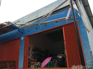 Hujan Disertai Lisus Terjang Keputran Klaten, Rumah dan Kios Rusak