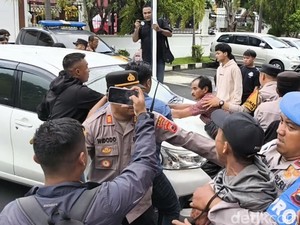 2 Terdakwa Pembunuh Serlina Divonis Bebas, Ayah Korban Serang Mobil Pengacaranya