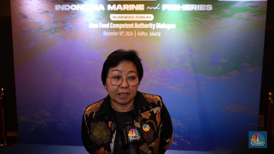 Direktur Jenderal Badan Penjaminan Mutu Kelautan dan Perikanan, Ishartini saat doorstop di acara Indonesia Marine and Fisheries di Hotel Raffles, Jakarta, Selasa 10/12. (CNBC Indonesia/Muhamad Sabki)