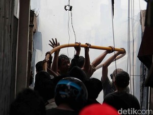 15 Orang Terluka Akibat Kebakaran Permukiman di Kemayoran
