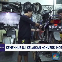Video : Kemenhub Uji Kelaikan Konversi Motor Bensin Jadi Listrik