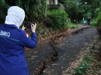 Fenomena Tanah Retak Muncul di Sukabumi, Ini Penyebabnya Menurut BMKG