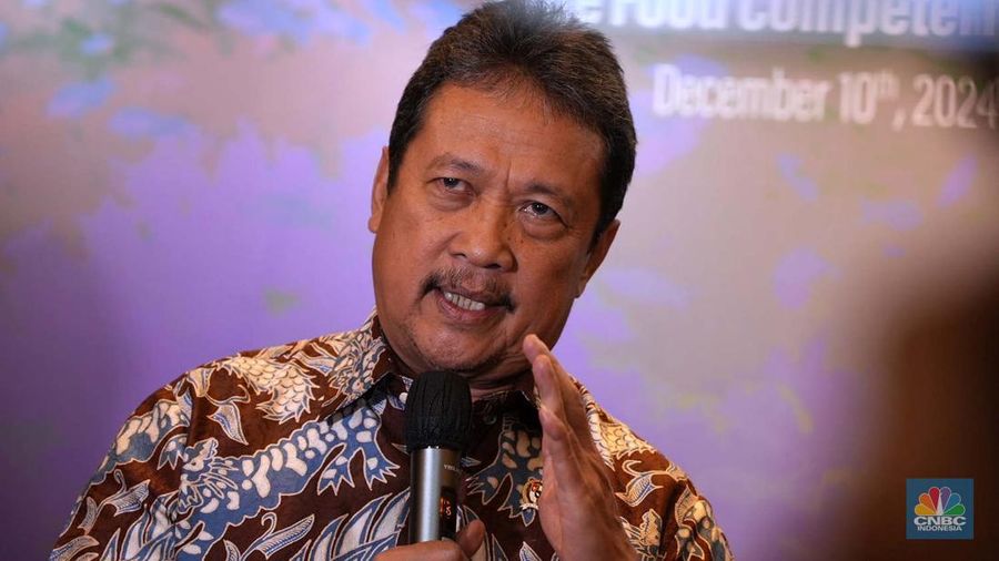 Menteri Kelautan dan Perikanan Sakti Wahyu Trenggono saat doorstop di acara Indonesia Marine and Fisheries di Hotel Raffles, Jakarta, Selasa (10/12/2024). (վ/Muhammad Sabki)