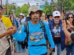 Cabup hingga Capres Jagoannya Menang, Pria Tulungagung Jalan Kaki ke IKN