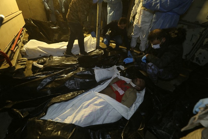 Pasukan pemberontak Suriah, yang menggulingkan rezim Presiden Bashar al-Assad, menemukan puluhan mayat dengan tanda-tanda bekas penyiksaan di dalam kamar mayat sebuah rumah sakit dekat ibu kota Damaskus. (Federico PARRA / AFP) Pasukan pemberontak Suriah, yang menggulingkan rezim Presiden Bashar al-Assad, menemukan puluhan mayat dengan tanda-tanda bekas penyiksaan di dalam kamar mayat sebuah rumah sakit dekat ibu kota Damaskus. (Federico PARRA / AFP)