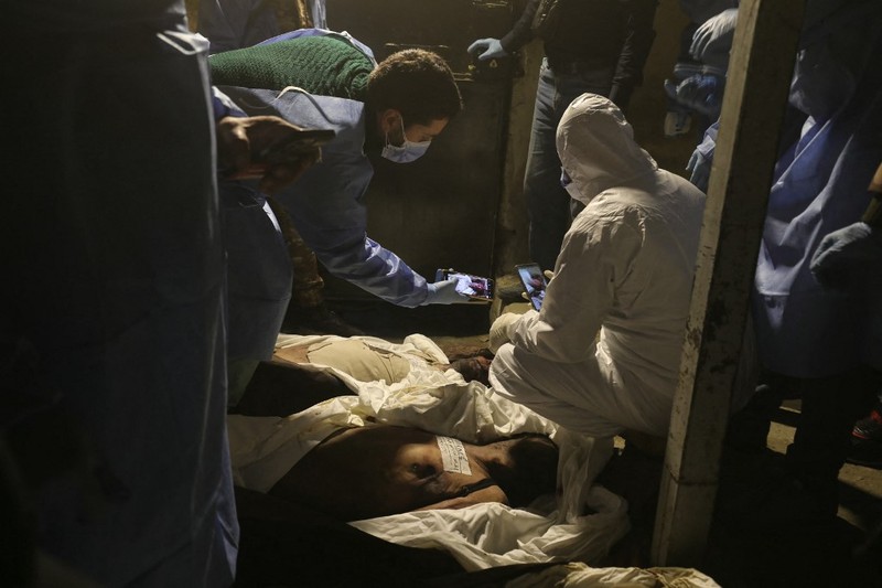 Pasukan pemberontak Suriah, yang menggulingkan rezim Presiden Bashar al-Assad, menemukan puluhan mayat dengan tanda-tanda bekas penyiksaan di dalam kamar mayat sebuah rumah sakit dekat ibu kota Damaskus. (Federico PARRA / AFP) Pasukan pemberontak Suriah, yang menggulingkan rezim Presiden Bashar al-Assad, menemukan puluhan mayat dengan tanda-tanda bekas penyiksaan di dalam kamar mayat sebuah rumah sakit dekat ibu kota Damaskus. (Federico PARRA / AFP)