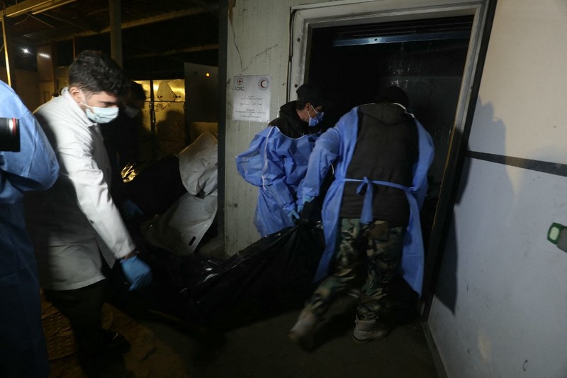 Pasukan pemberontak Suriah, yang menggulingkan rezim Presiden Bashar al-Assad, menemukan puluhan mayat dengan tanda-tanda bekas penyiksaan di dalam kamar mayat sebuah rumah sakit dekat ibu kota Damaskus. (Federico PARRA / AFP)
