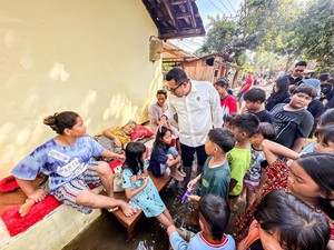 Pj Wali Kota Mojokerto Salurkan Bantuan ke Korban Banjir