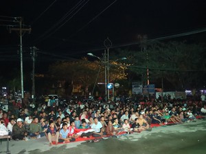 Cara Polisi Cooling System Pilkada di Inhil, Ajak Warga Nobar Indonesia-Myanmar
