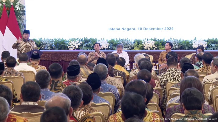 Prabowo Penyerahan DIPA dan Buku Alokasi Transfer Ke Daerah Tahun Anggaran 2025 di Istana Negara, Jakarta, Selasa (10/12/2024). (Tangkapan layar Youtube Setpres RI)