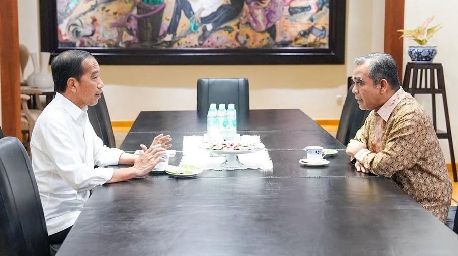 Presiden ke-7 Joko Widodo (Jokowi) bertemu dengan Sekretaris Jenderal Partai Gerindra sekaligus Ketua Majelis Permusyawaratan Rakyat (MPR), Ahmad Muzani di Kota Solo, Jawa Tengah (Jateng), pada Selasa (10/12/2024), siang. (Tangkapan layar instagram @jokowi)