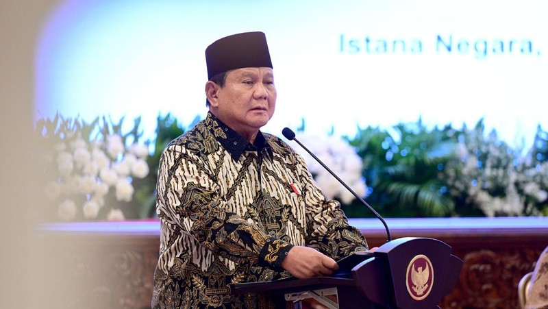 Presiden Prabowo Subianto resmi menyerahkan Daftar Isian Penyelenggaraan Anggaran (DIPA) Tahun Anggaran 2025 kepada kementerian dan lembaga pada hari ini, Selasa (10/12/2024). Selain penyerahan DIPA, Prabowo juga menyerahkan Buku Alokasi Transfer Ke Daerah Tahun Anggaran 2025. (Dok: Muchlis JR- Biro Pers Sekertariat Presiden)