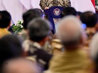 Titah Prabowo: Selesaikan Permasalahan Truk 'Obesitas'!