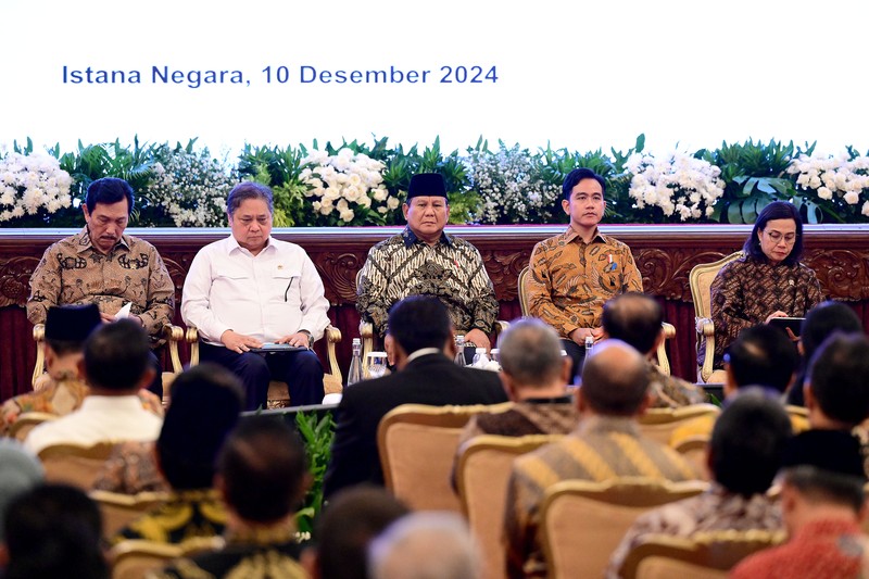 Presiden Prabowo Subianto resmi menyerahkan Daftar Isian Penyelenggaraan Anggaran (DIPA) Tahun Anggaran 2025 kepada kementerian dan lembaga pada hari ini, Selasa (10/12/2024). Selain penyerahan DIPA, Prabowo juga menyerahkan Buku Alokasi Transfer Ke Daerah Tahun Anggaran 2025. (Dok: Muchlis JR- Biro Pers Sekertariat Presiden) Presiden Prabowo Subianto resmi menyerahkan Daftar Isian Penyelenggaraan Anggaran (DIPA) Tahun Anggaran 2025 kepada kementerian dan lembaga pada hari ini, Selasa (10/12/2024). Selain penyerahan DIPA, Prabowo juga menyerahkan Buku Alokasi Transfer Ke Daerah Tahun Anggaran 2025. (Dok: Muchlis JR- Biro Pers Sekertariat Presiden)