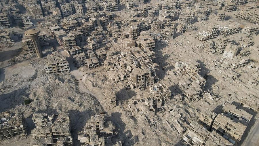 Serangkaian ledakan keras terdengar di Damaskus, Suriah pada Selasa, (10/12/2024), di tengah laporan bahwa Israel secara sistematis menggempur instalasi militer Suriah setelah penggulingan rezim Bashar al-Assad. (Photo by LOUAI BESHARA / AFP)