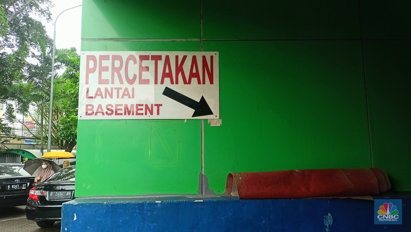 Tren undangan cetak kalah bersaing dengan digital di Pasar Tebet, Jakarta, Selasa (10/12/2024). (CNBC Indonesia/Ferry Sandi) Tren undangan cetak kalah bersaing dengan digital di Pasar Tebet, Jakarta, Selasa (10/12/2024). (CNBC Indonesia/Ferry Sandi)
