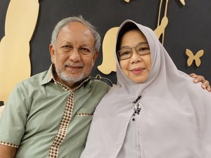 Ibunda Ussy Sulistiawaty Meninggal Dunia