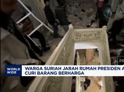 Video: Warga Suriah Jarah Rumah Presiden Assad, Curi Barang Berharga