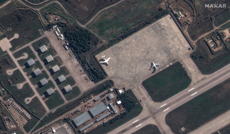 Citra satelit menunjukkan pelabuhan Latakia setelah serangan udara, di Latakia, Suriah, 10 Desember 2024. (via REUTERS/MAXAR TECHNOLOGIES) Citra satelit menunjukkan pelabuhan Latakia setelah serangan udara, di Latakia, Suriah, 10 Desember 2024. (via REUTERS/MAXAR TECHNOLOGIES)