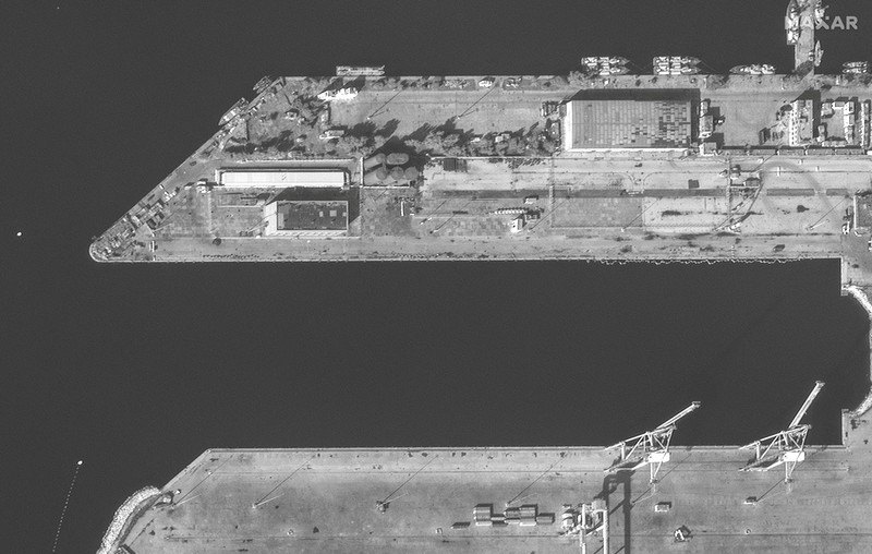 Citra satelit menunjukkan pelabuhan Latakia setelah serangan udara, di Latakia, Suriah, 10 Desember 2024. (via REUTERS/MAXAR TECHNOLOGIES)