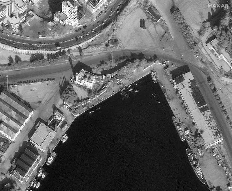 Citra satelit menunjukkan pelabuhan Latakia setelah serangan udara, di Latakia, Suriah, 10 Desember 2024. (via REUTERS/MAXAR TECHNOLOGIES)
