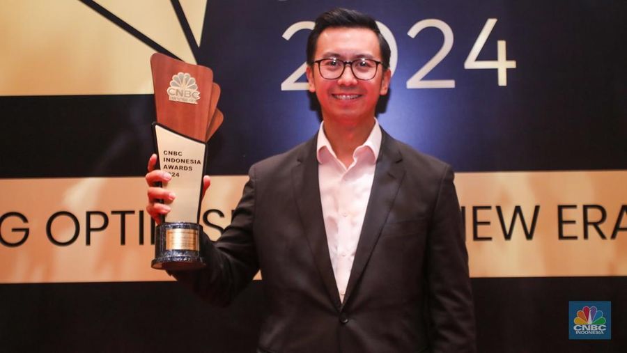 Direktur Crude and Petroleum Tanker, Brilian Perdana usai menerima penghargaa dalam acara CNBC Indonesia Awards 2024 di The Westin Jakarta, Rabu (11/12/2024) malam. (CNBC Indonesia/Faisal Rahman)