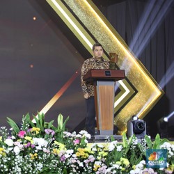 Hendi Prio Santoso Jadi Best CEO Holding Company of the Year