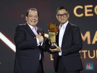 Hattrick! Dirut PLN Darmawan Prasodjo Jadi CEO Of The Year 2024