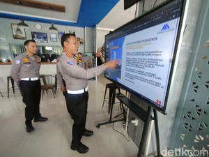 Ratusan Personel Polda Jatim Siaga Atasi Kepadatan Saat Nataru 2025