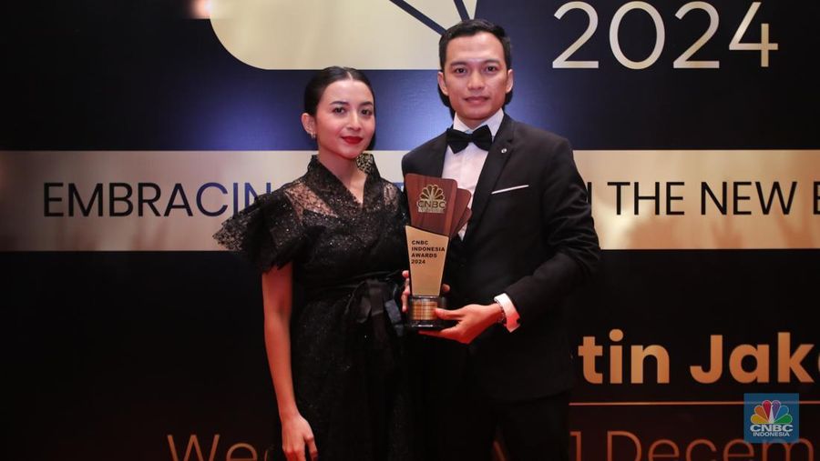 Founder & CEO of Avo Innovation Technology, Anugrah Pakerti usai menerima penghargaa dalam acara CNBC Indonesia Awards 2024 di The Westin Jakarta, Rabu (11/12/2024) malam. (CNBC Indonesia/Faisal Rahman)
